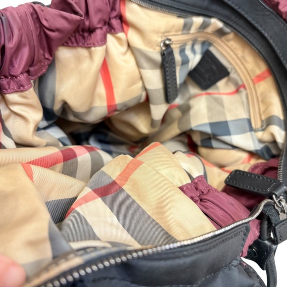 Burberry burgandy nylon and black leather shoulder bag - Picture 2 of 16